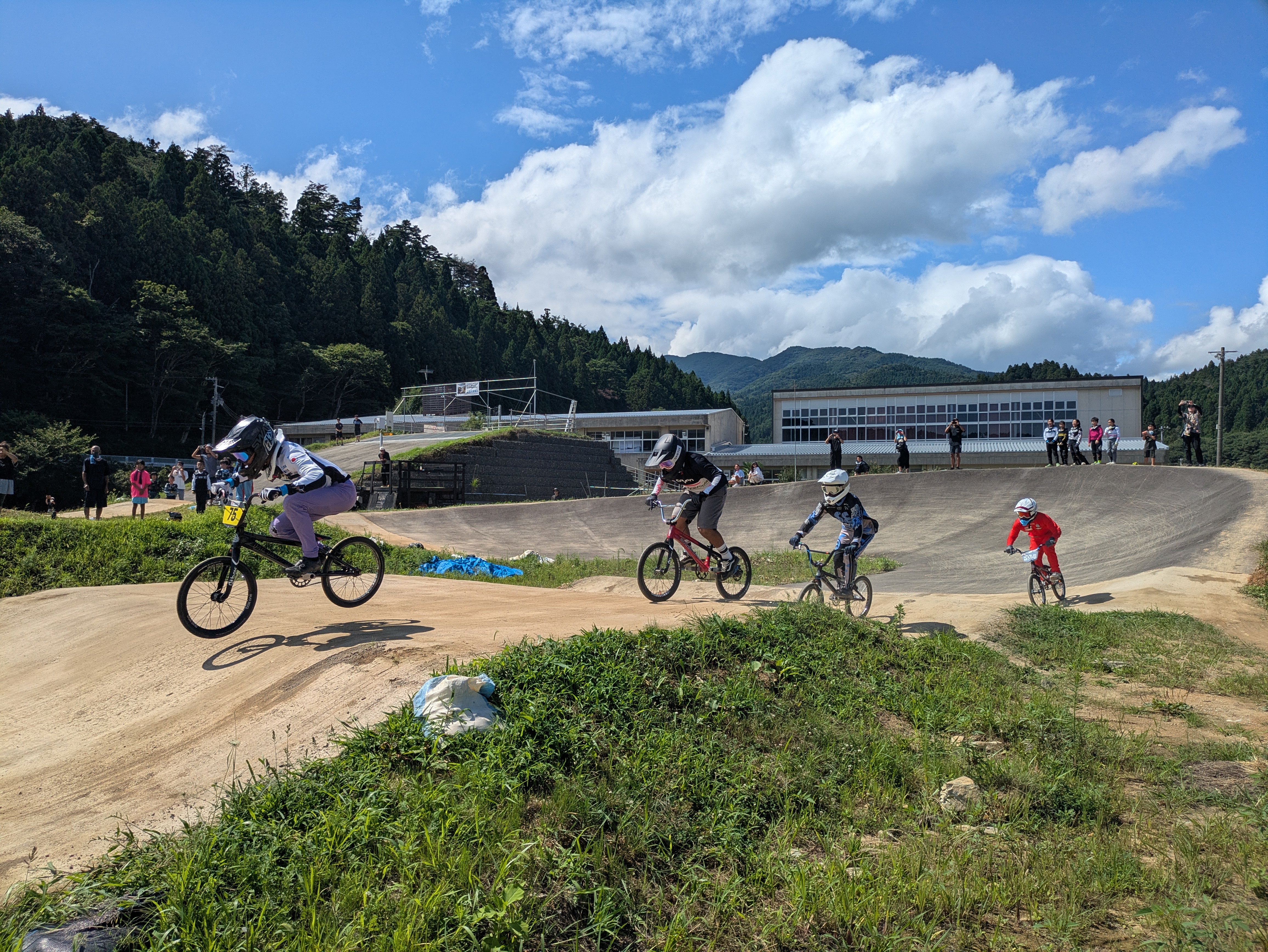 BMXレーシングコース走行